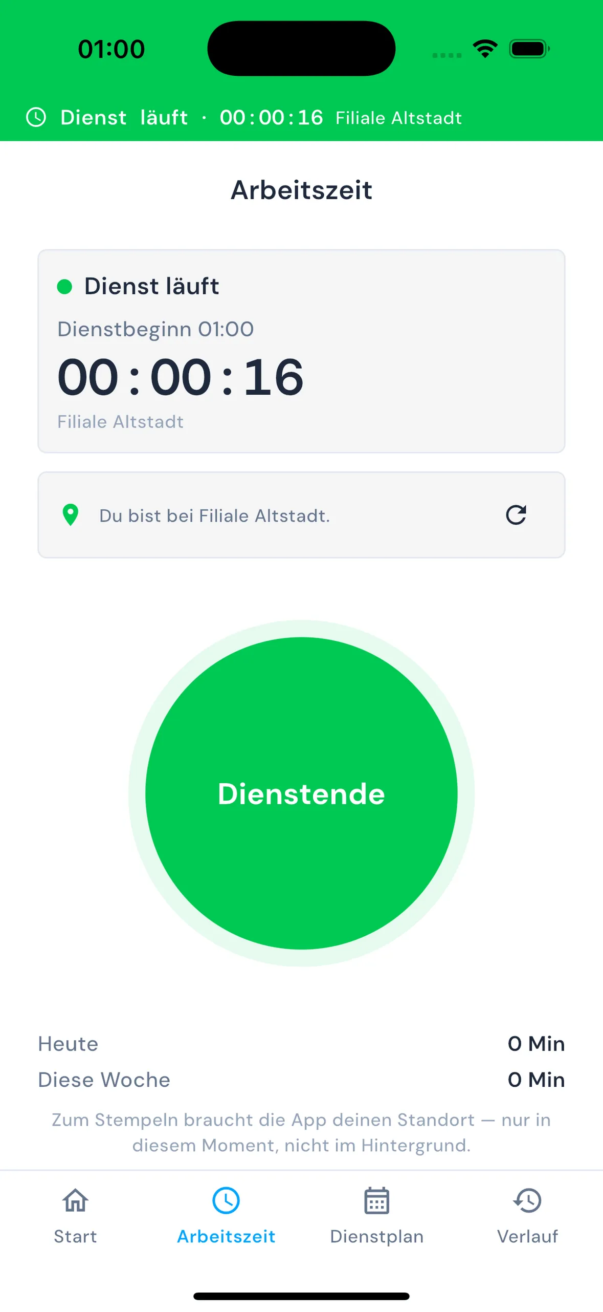 Die Mitarbeiter-App mit laufendem Dienst: mitlaufende Uhr, erkannte Filiale und Knopf für das Dienstende.